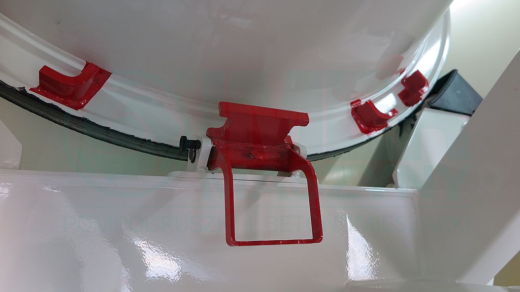 Drum safety lock in the Imer truck mixers 02